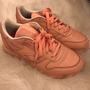 PINK REEBOK SNEAKERS💕